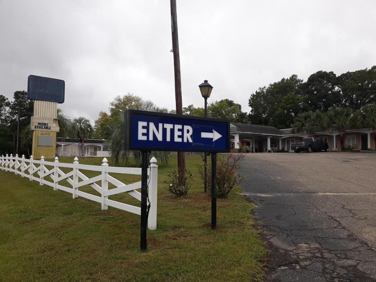 Lake Marion Inn Santee Exterior photo