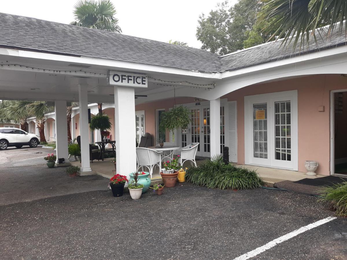 Lake Marion Inn Santee Exterior photo
